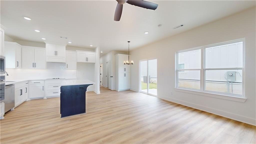 510 W Olive St - Photo 5 of 30