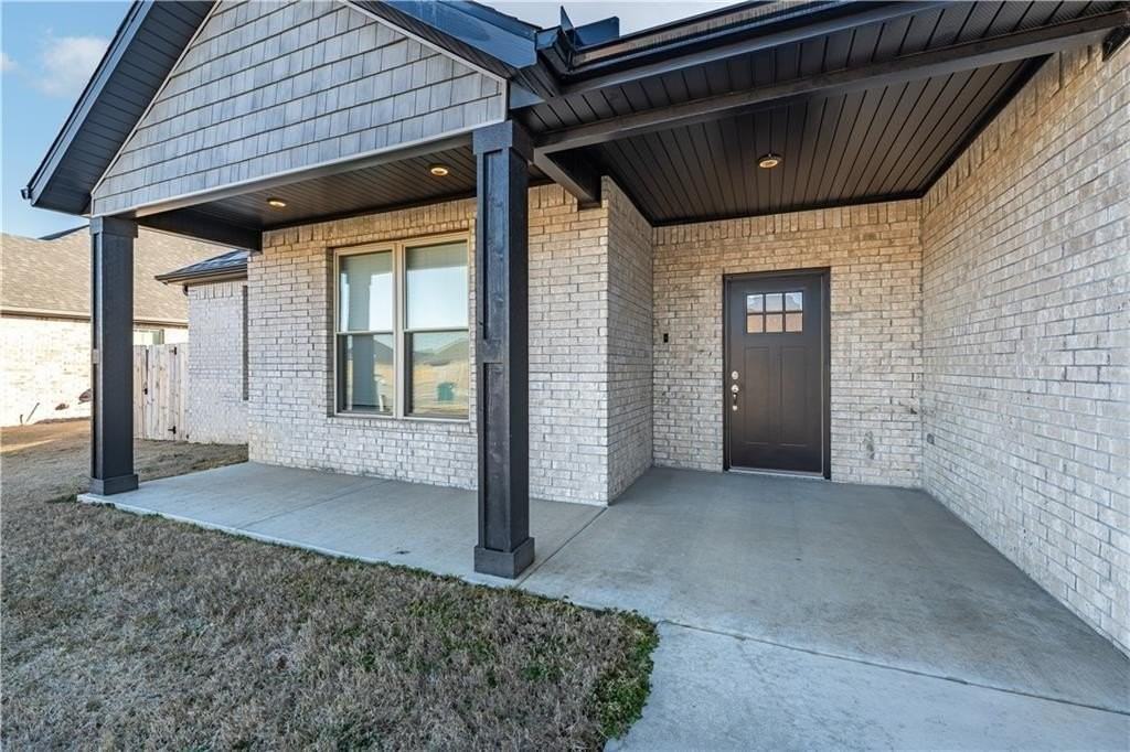 511 Piper Ln - Photo 2 of 23