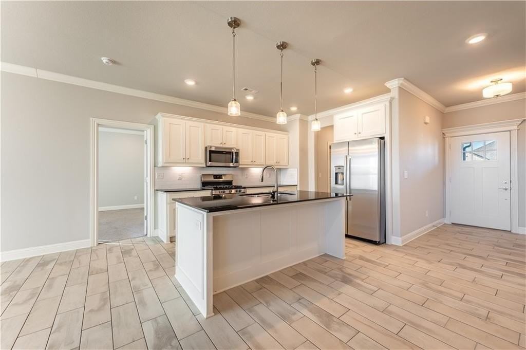 511 Piper Ln - Photo 6 of 23