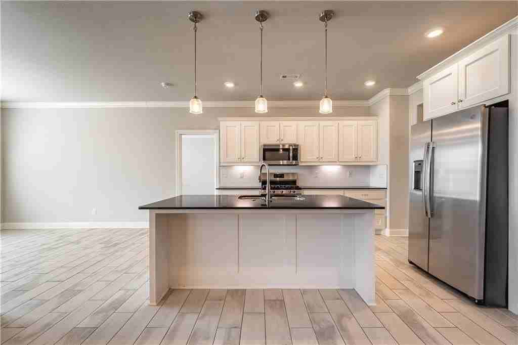 511 Piper Ln - Photo 7 of 23