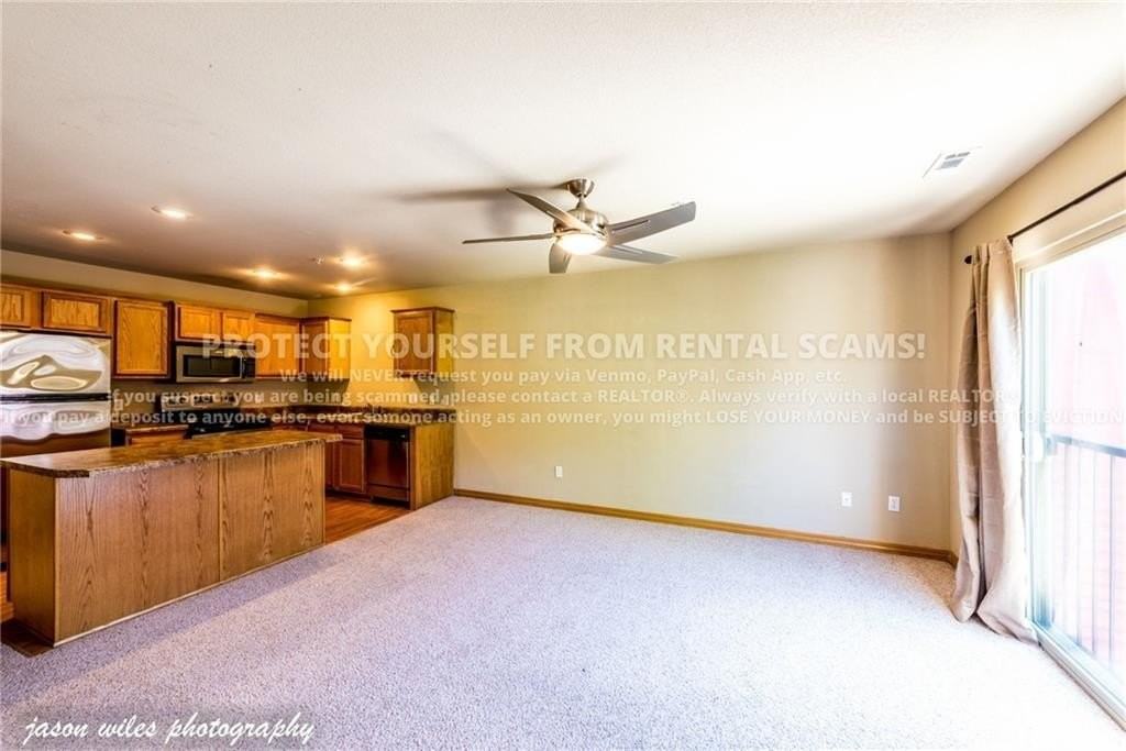 2828 W Hillshire Dr - Photo 3 of 14