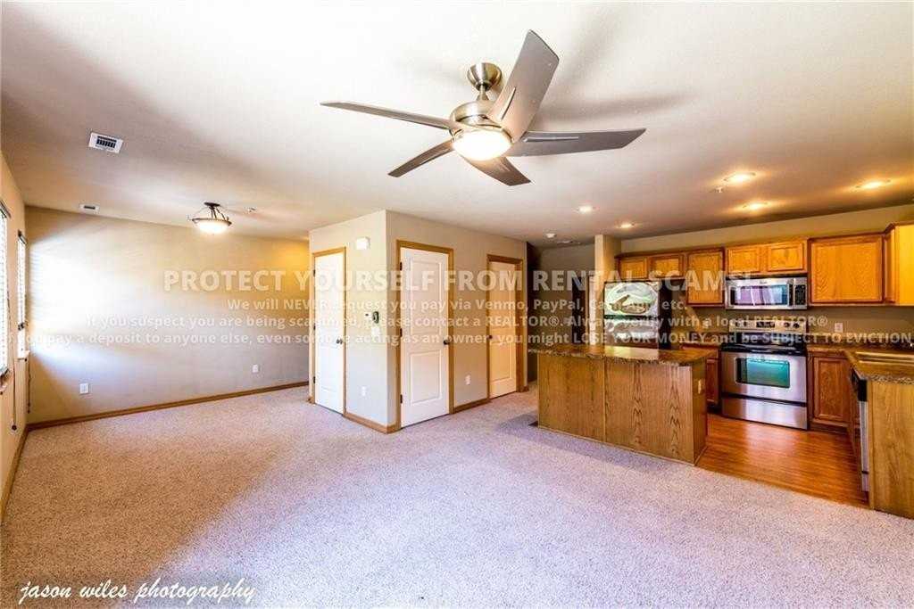 2828 W Hillshire Dr - Photo 4 of 14