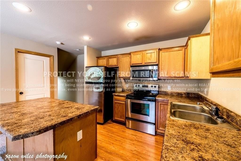 2828 W Hillshire Dr - Photo 7 of 14