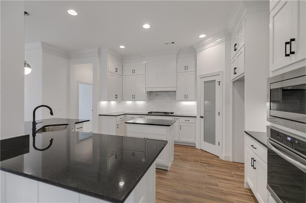 1600 Sw Montrose Ave - Photo 3 of 35