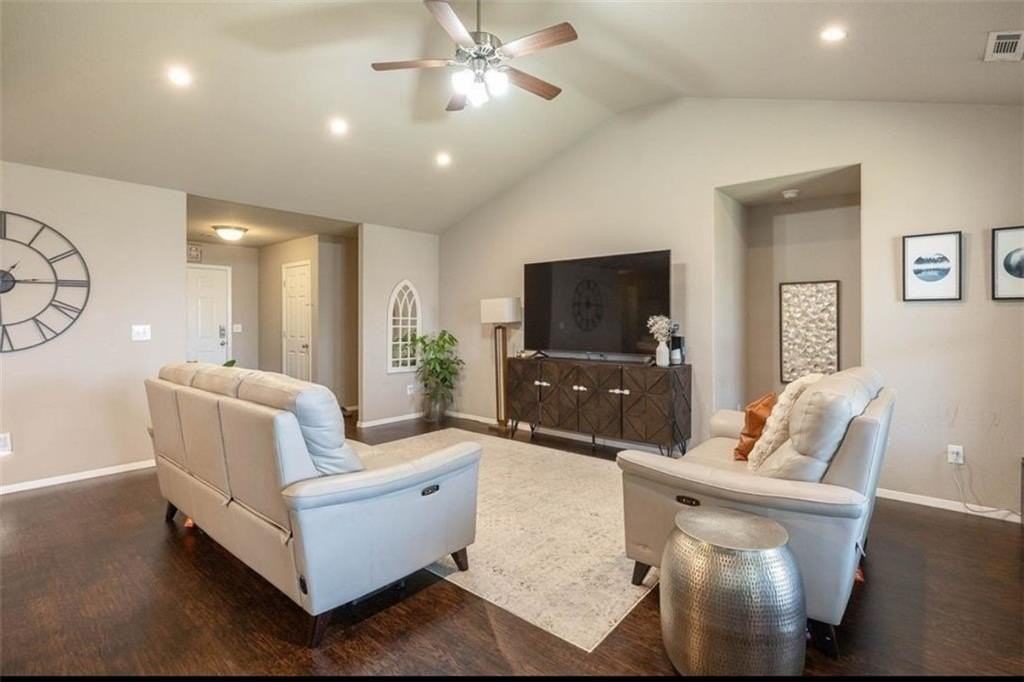 6108 Sw Warrington Rd - Photo 3 of 27