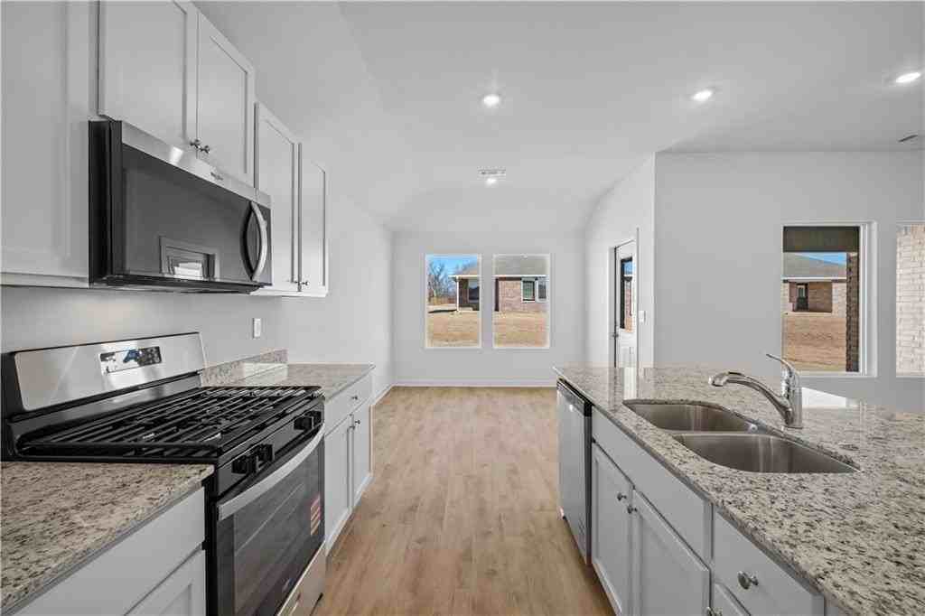 3080 Amarillo Way - Photo 4 of 23