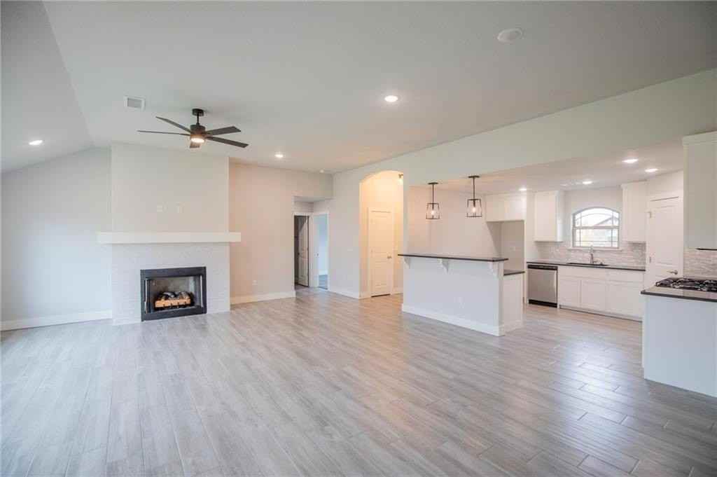 1029 Autumn Royal Ave - Photo 5 of 17