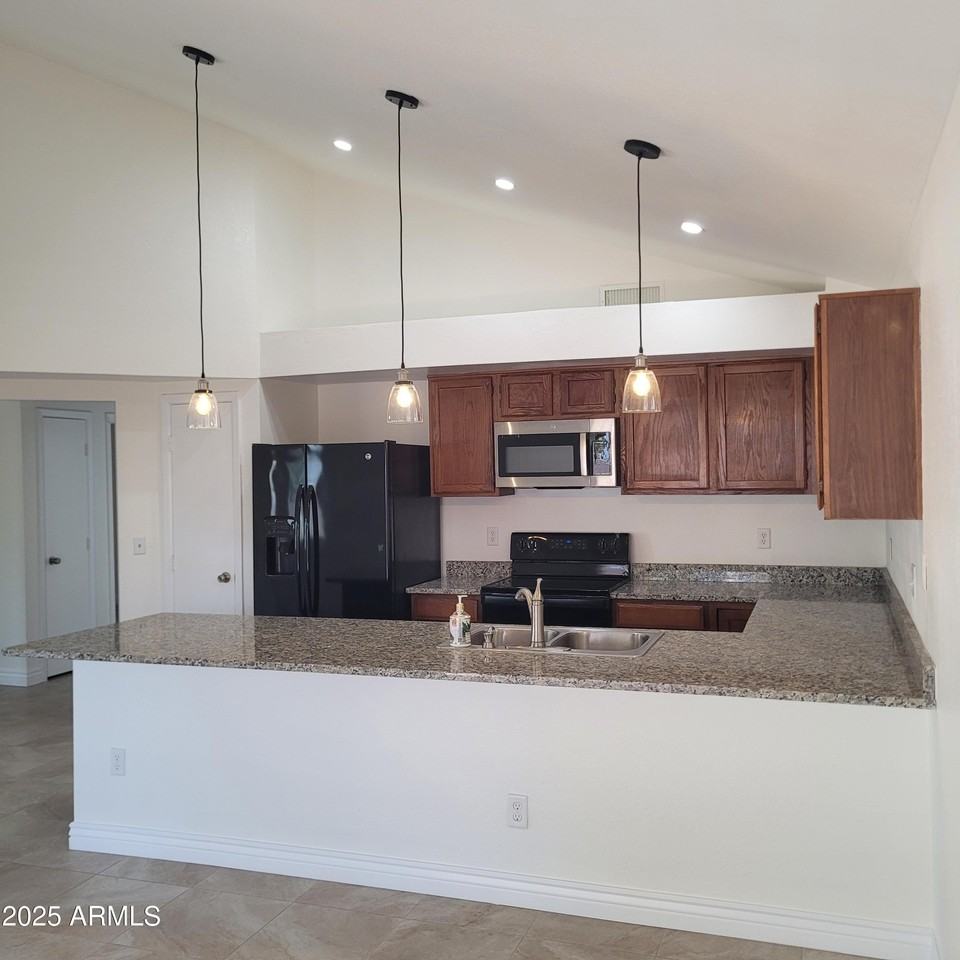 1622 N Comanche Dr - Photo 5 of 35