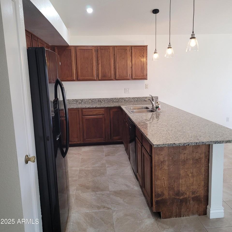 1622 N Comanche Dr - Photo 6 of 35