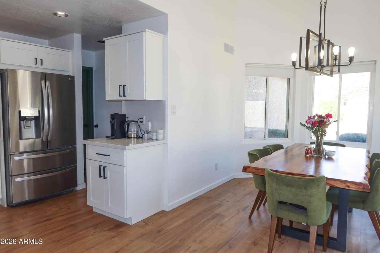 3113 E Topeka Dr - Photo 7 of 44