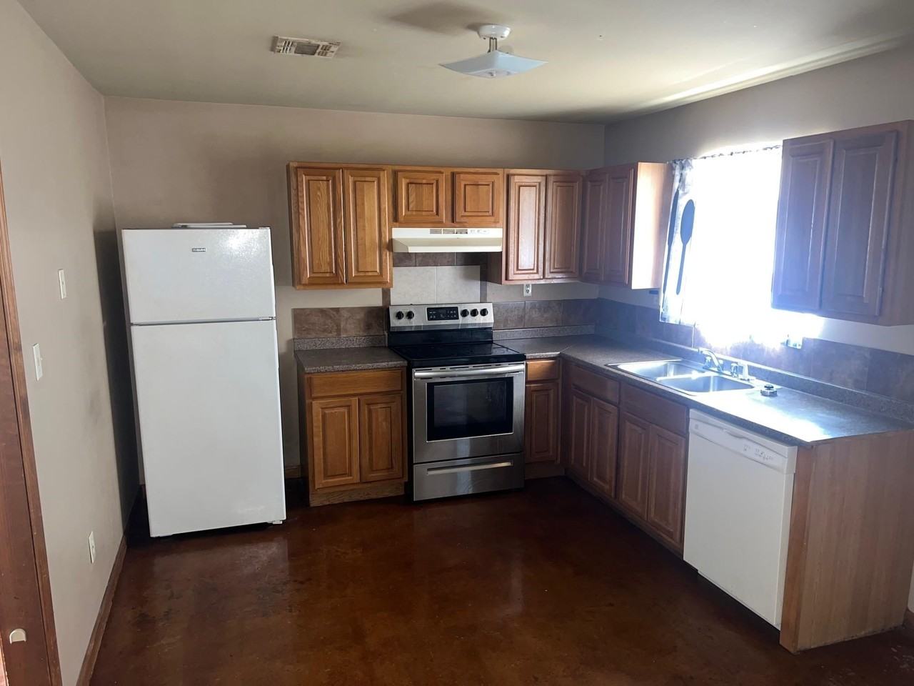 429 Charlotte Dr - Photo 4 of 4