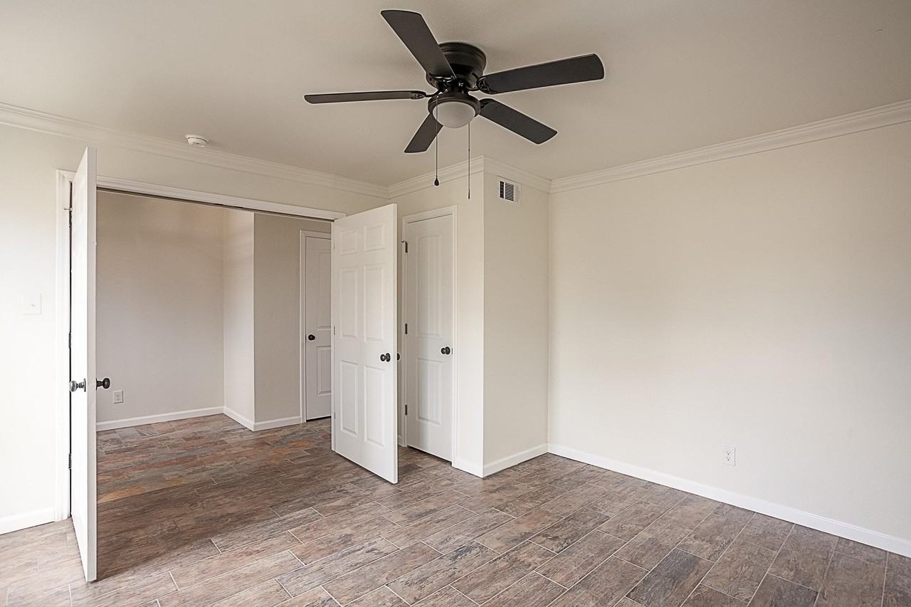 6317 Ivanhoe Ln - Photo 4 of 36