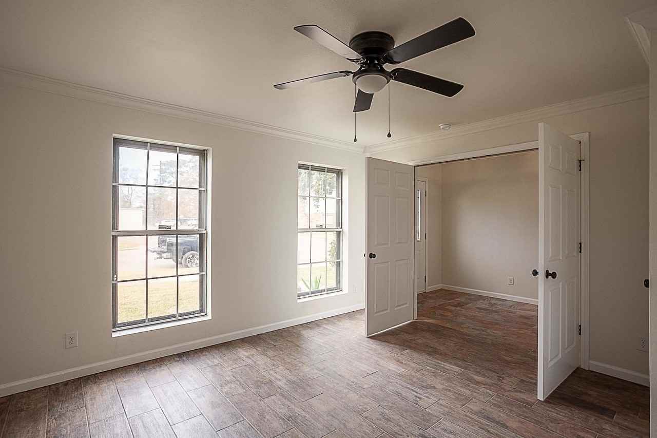 6317 Ivanhoe Ln - Photo 5 of 36