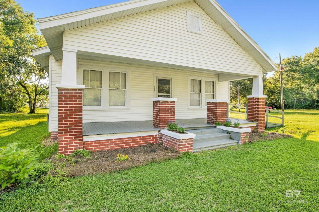 109 Armstrong Ave - Photo 2 of 26