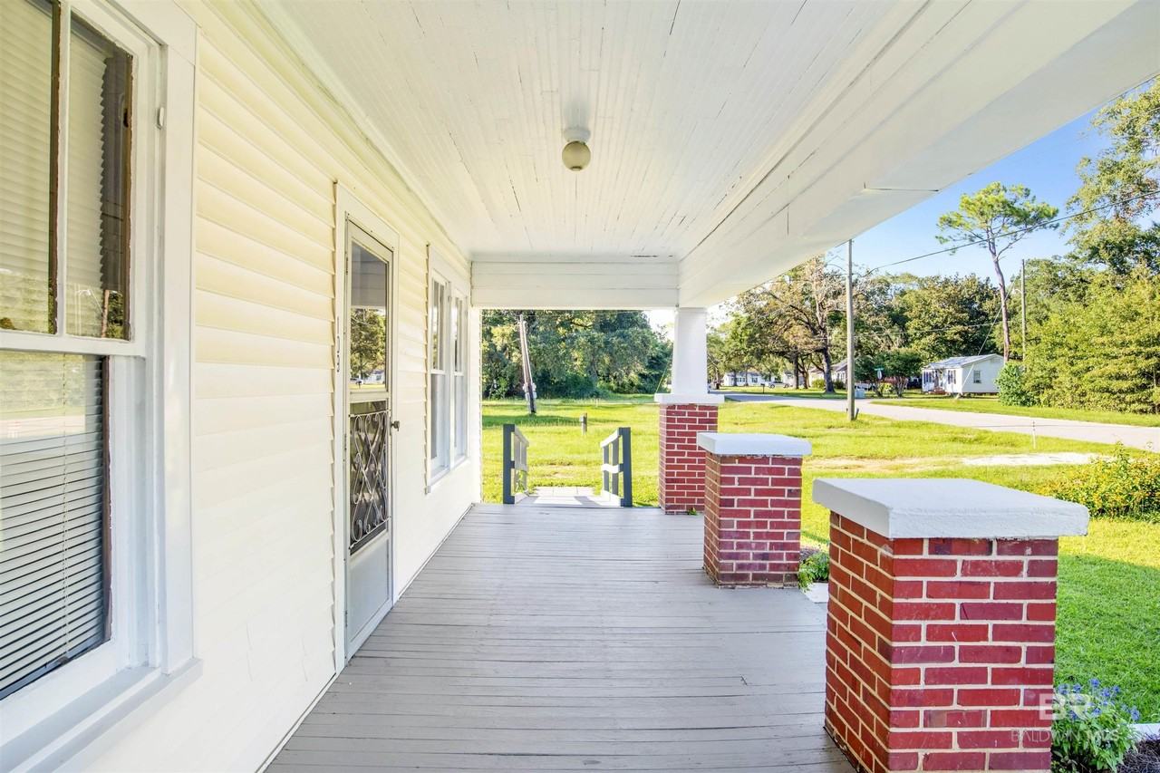 109 Armstrong Ave - Photo 5 of 26