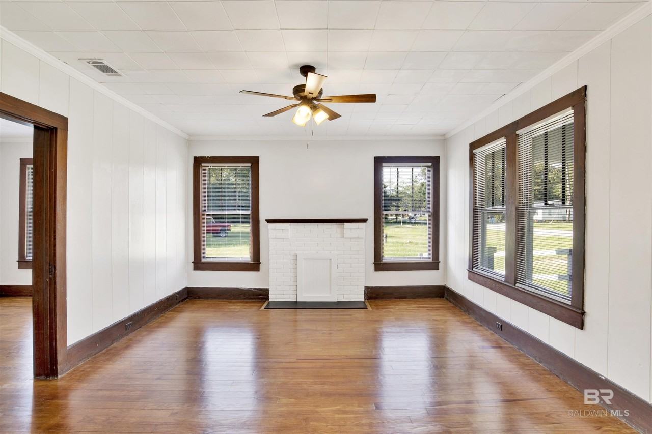 109 Armstrong Ave - Photo 6 of 26