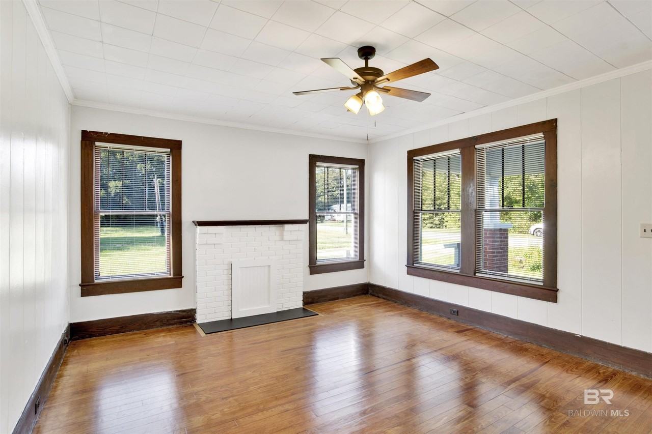 109 Armstrong Ave - Photo 7 of 26