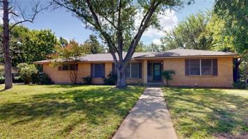 featured image of 203 Brookside Dr W