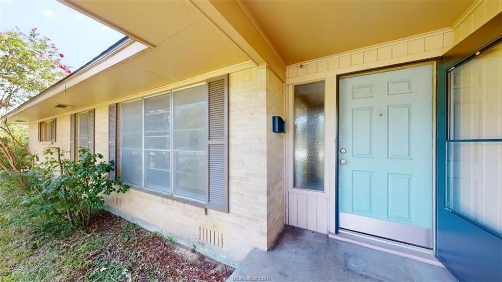 203 Brookside Dr W - Photo 2 of 37