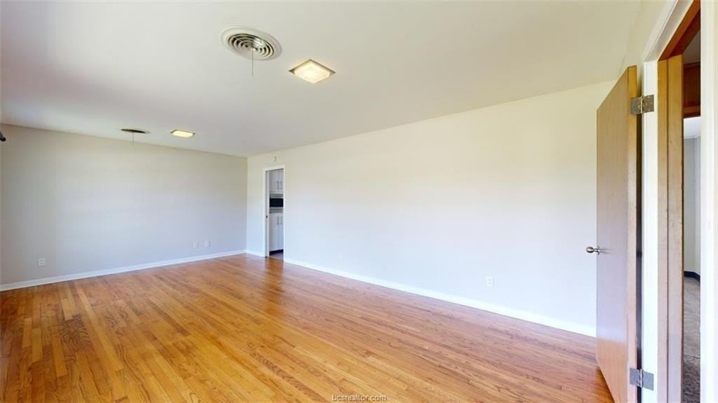 203 Brookside Dr W - Photo 4 of 37