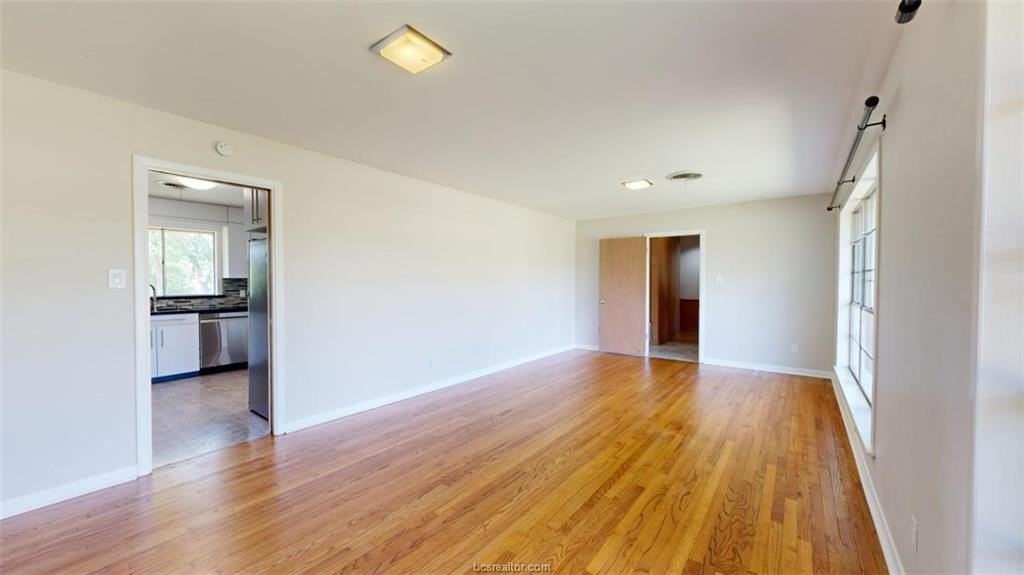 203 Brookside Dr W - Photo 5 of 37