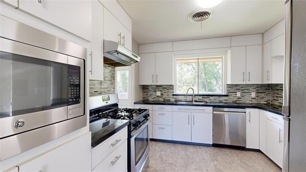 203 Brookside Dr W - Photo 6 of 37