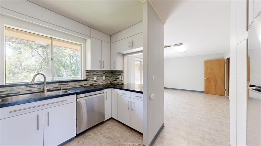 203 Brookside Dr W - Photo 7 of 37