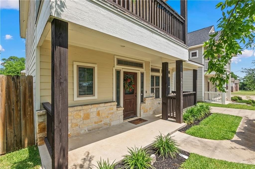 1611 Park Pl - Photo 2 of 28