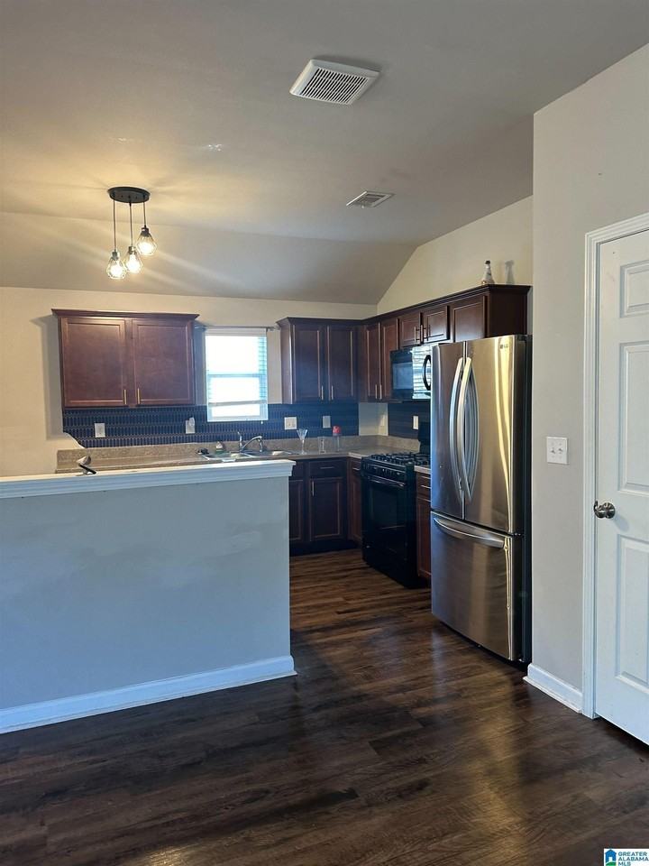 312 Center Field Dr - Photo 3 of 11