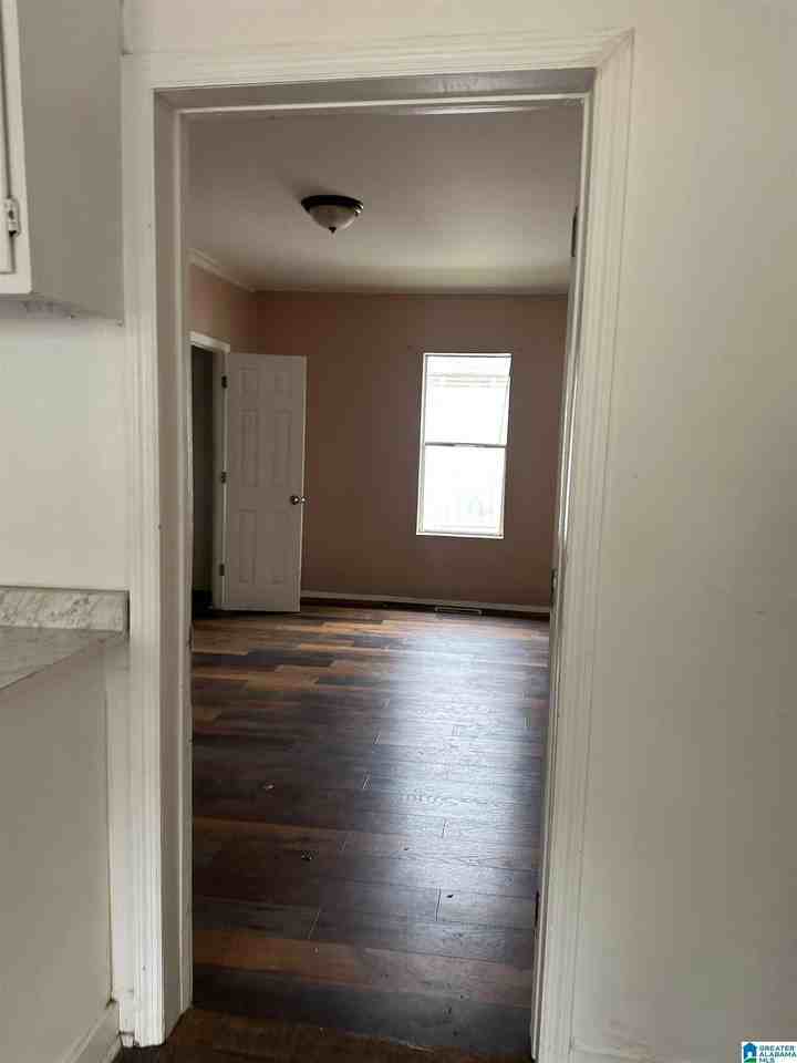 1304 Avenue G - Photo 4 of 13