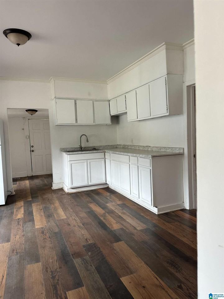 1304 Avenue G - Photo 5 of 13