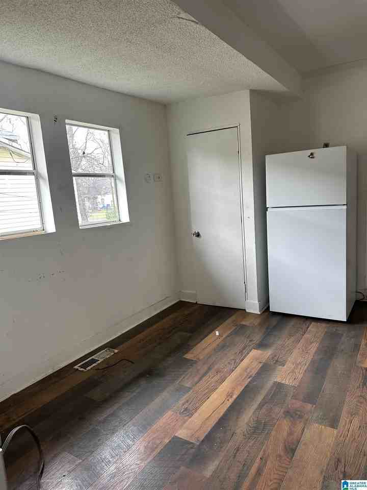 1304 Avenue G - Photo 7 of 13