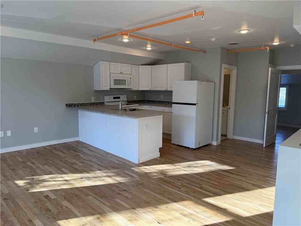 125 W Market St - Photo 4 of 5