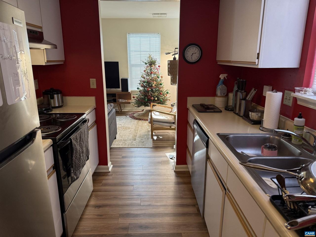 121 Birdwood Ct - Photo 4 of 15