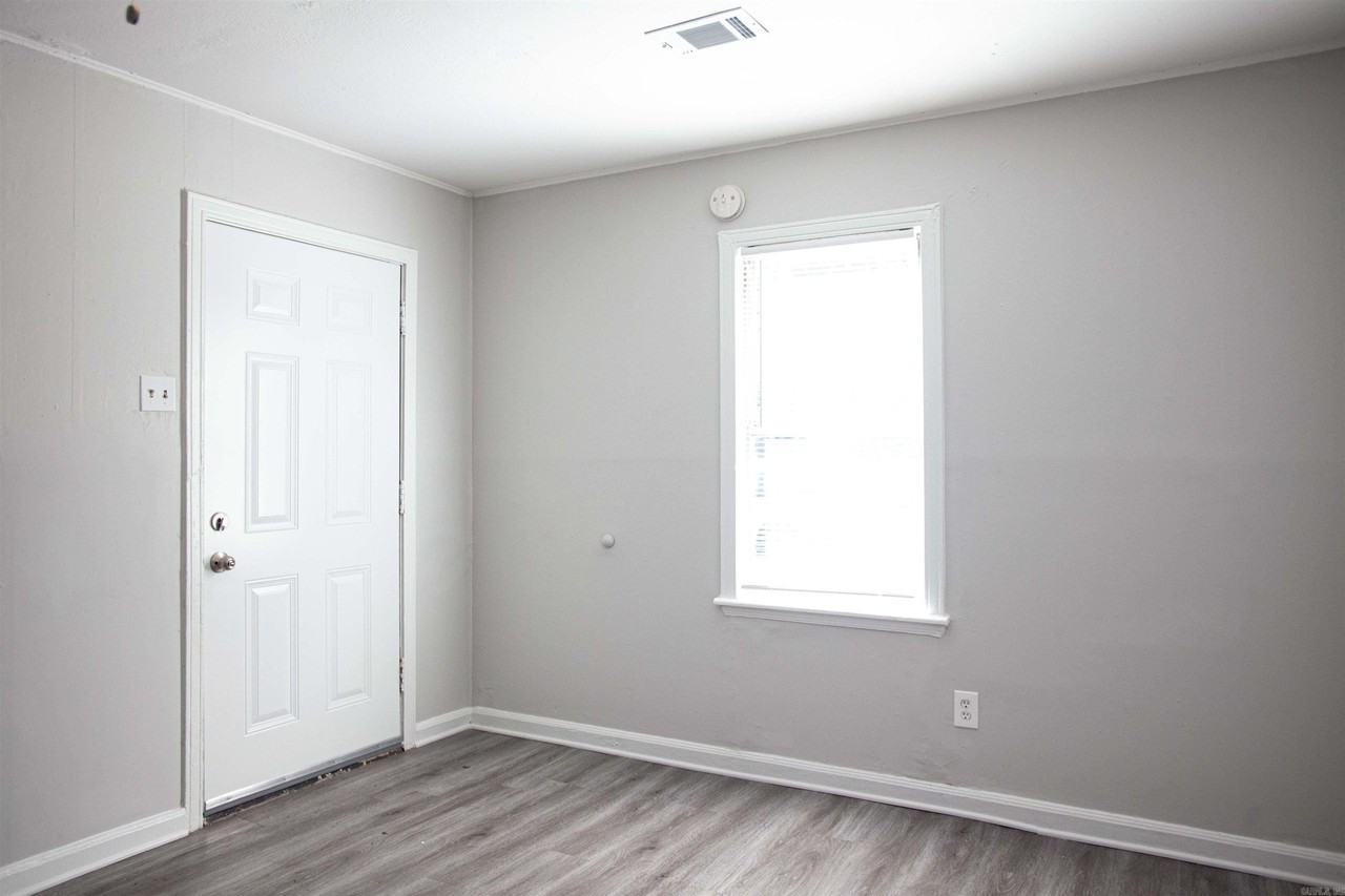 1409 S Jackson St - Photo 3 of 13