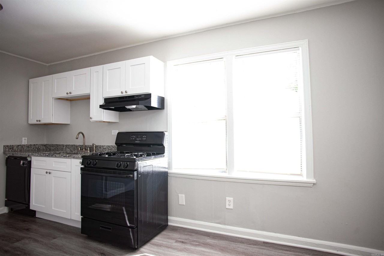 1409 S Jackson St - Photo 4 of 13