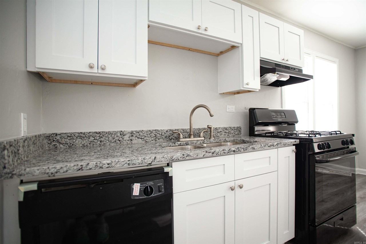 1409 S Jackson St - Photo 5 of 13