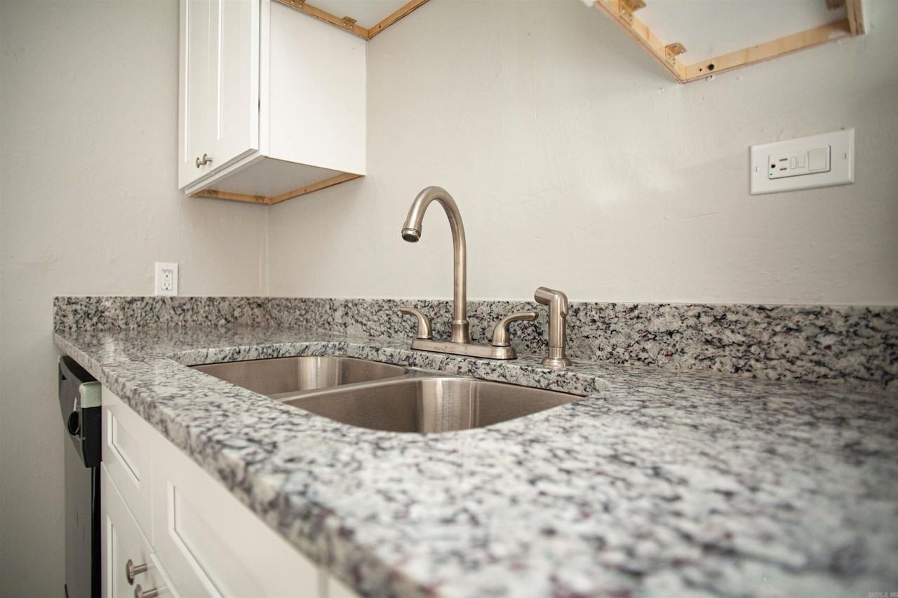 1409 S Jackson St - Photo 6 of 13