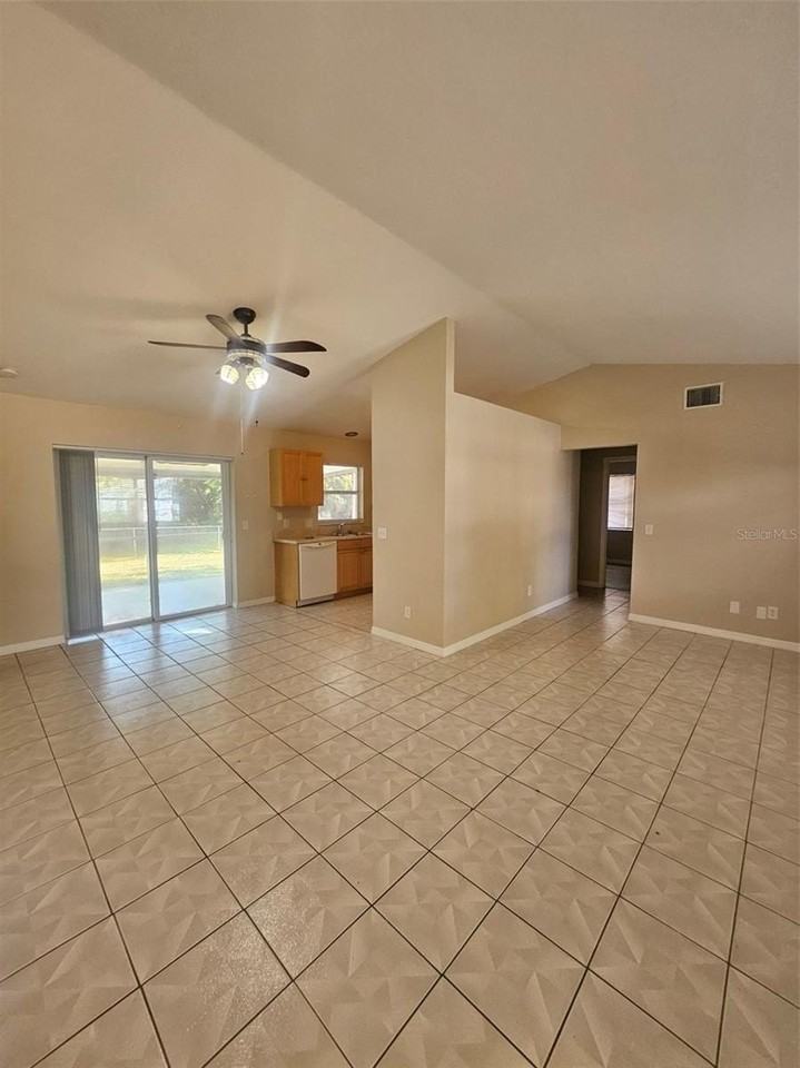 1427 Hayworth Rd - Photo 6 of 32