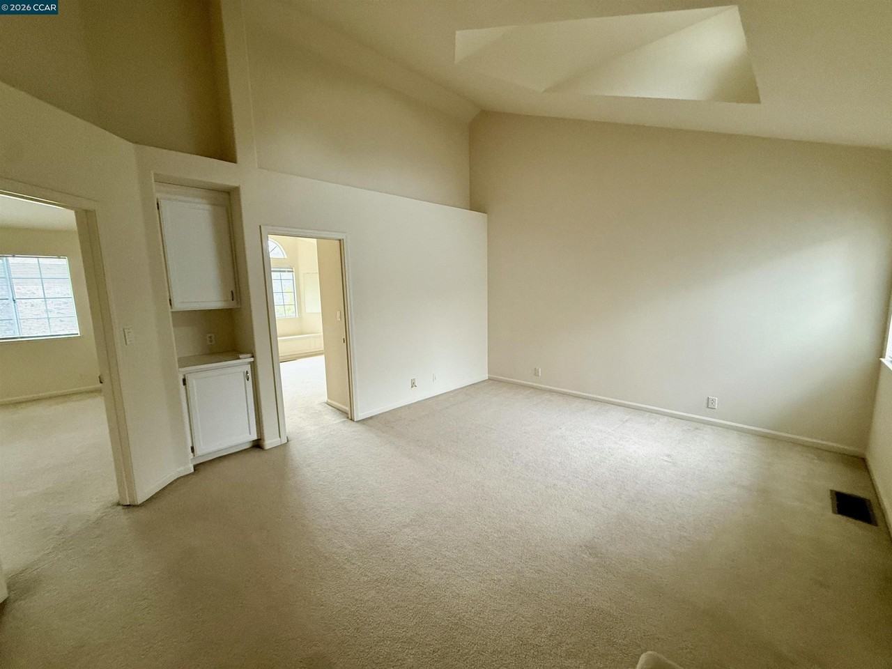 321 W Meadows Ln - Photo 4 of 7