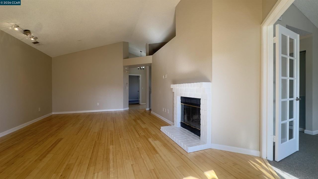 1006 Devonwood - Photo 4 of 10