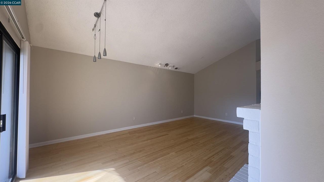 1006 Devonwood - Photo 5 of 10