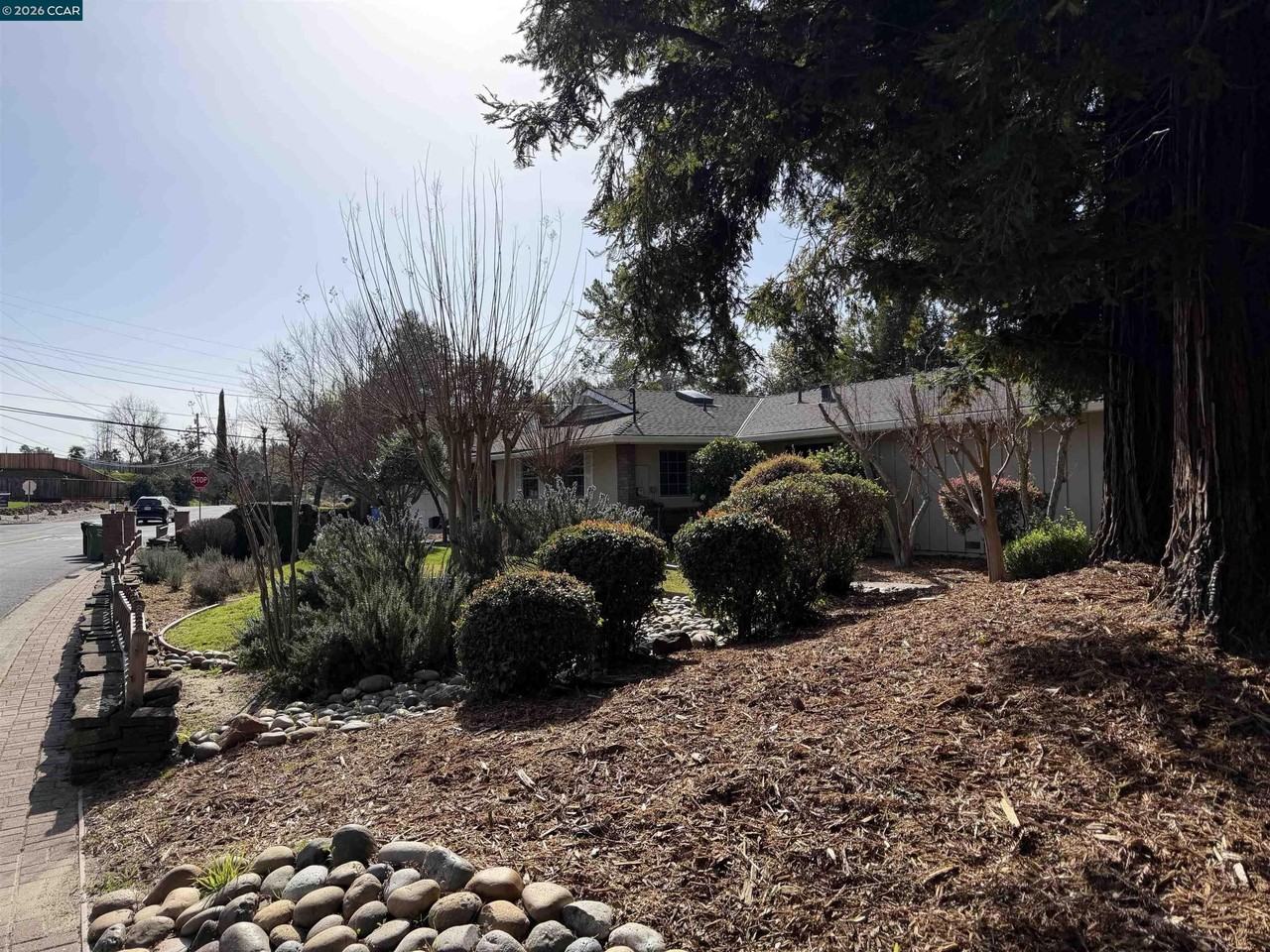 2994 Roundhill Rd - Photo 3 of 27