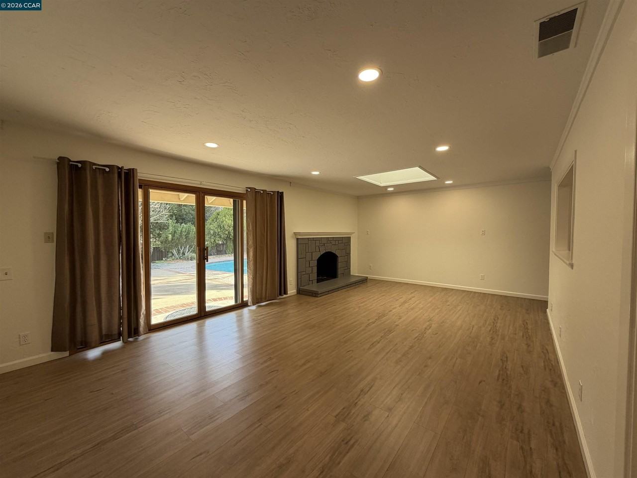 2994 Roundhill Rd - Photo 7 of 27