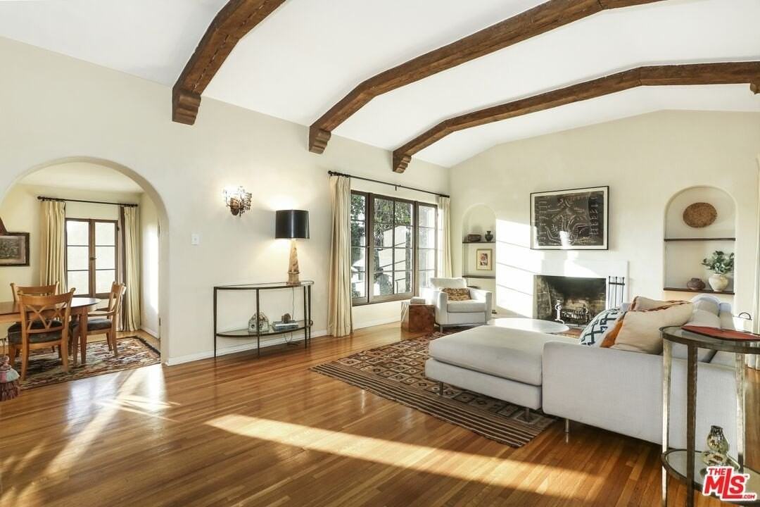 2071 Escarpa Dr - Photo 5 of 31