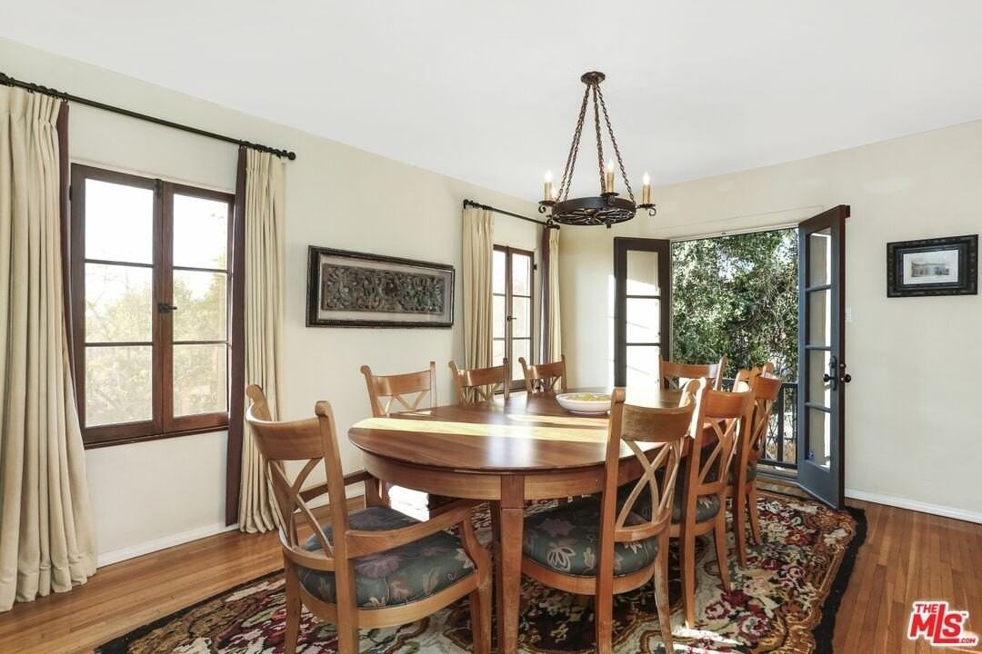 2071 Escarpa Dr - Photo 7 of 31