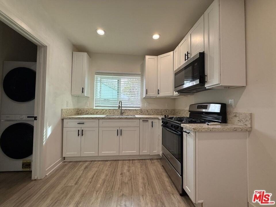 7006 Encino Ave - Photo 2 of 10