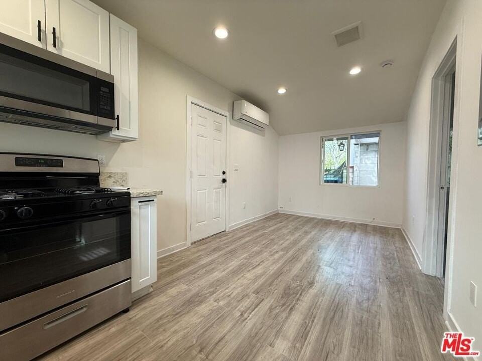 7006 Encino Ave - Photo 3 of 10