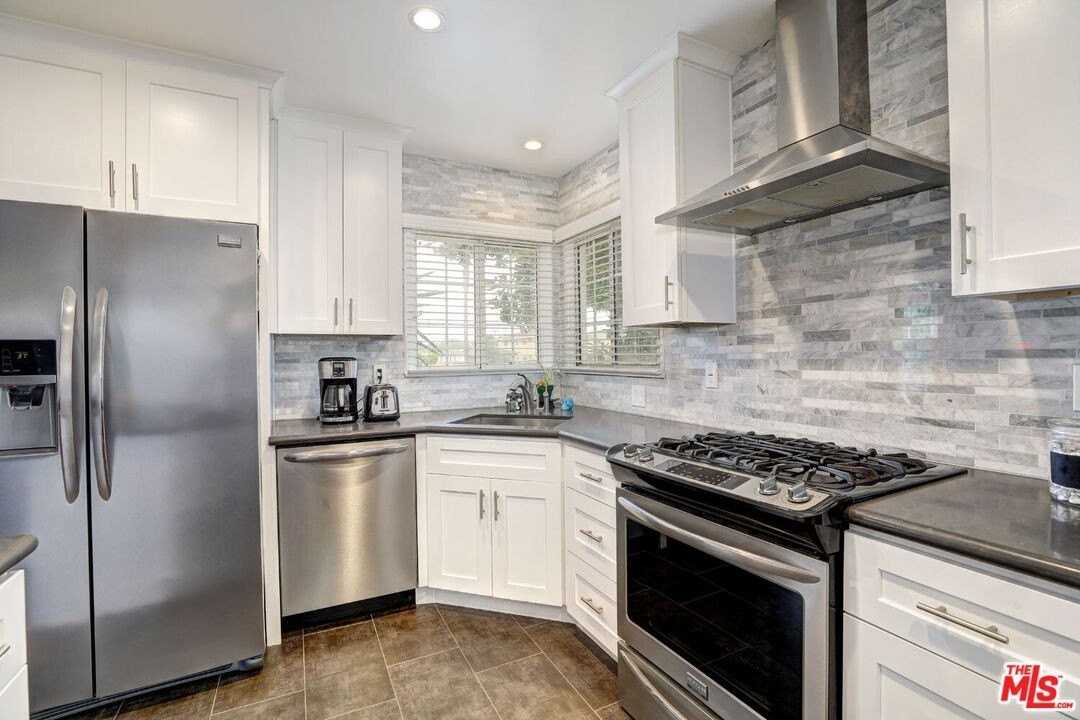 11333 Culver Blvd - Photo 2 of 8