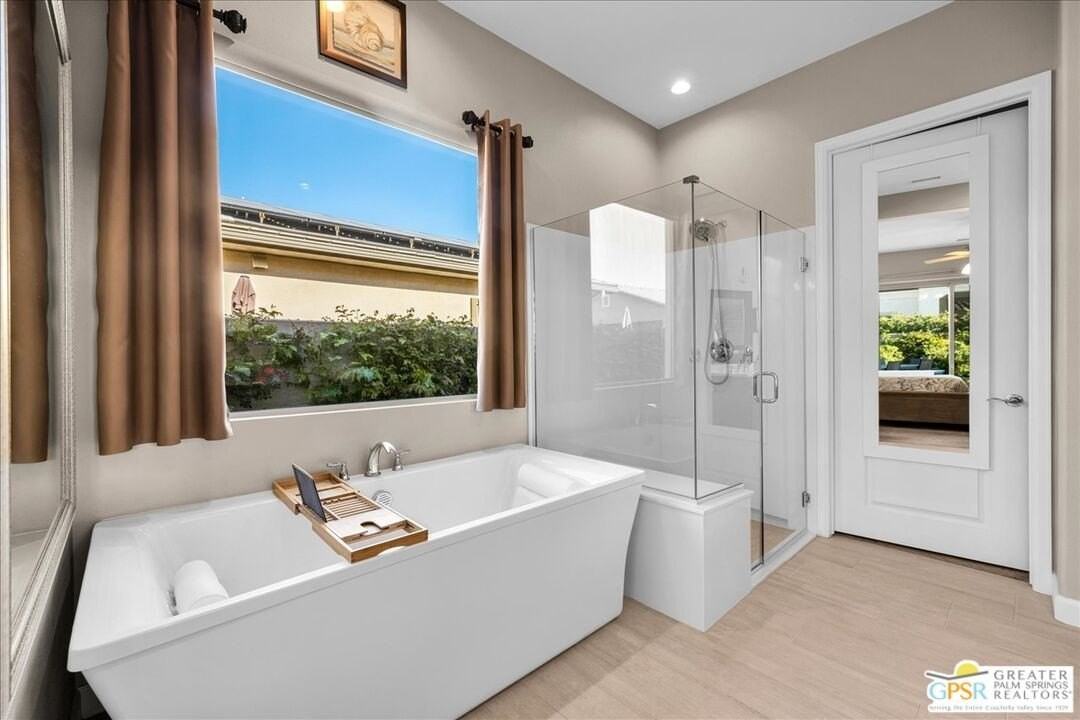 81 Claret - Photo 5 of 38